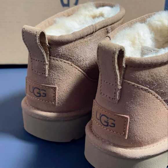 🥶🔥UGG Classic Ultra Mini Boot - Picture 3 of 6